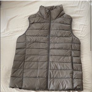 NWOT Uniqlo packable down vest